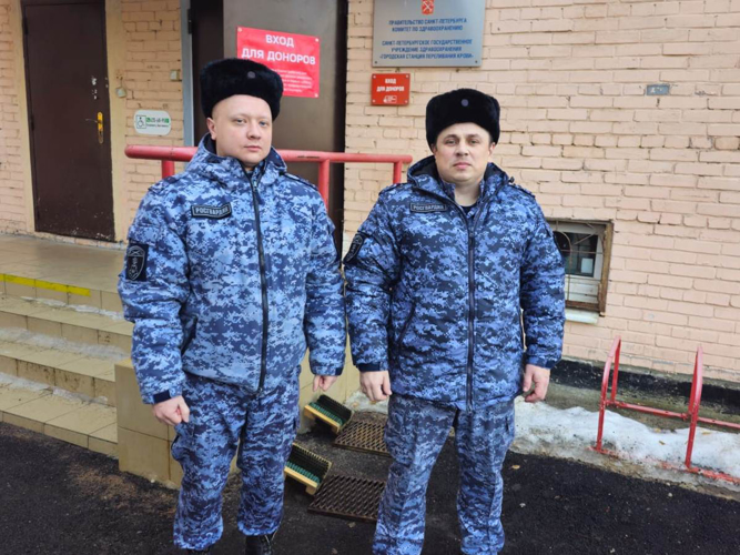 В Петербурге сотрудники Росгвардии сдали кровь для пациентов городских больниц