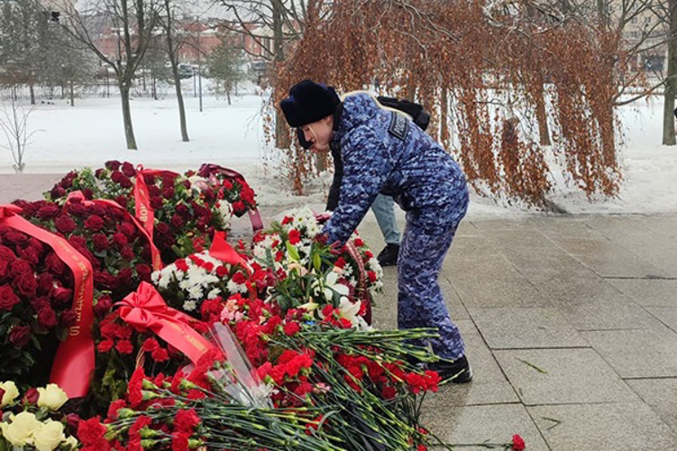 В Петербурге и Ленобласти представители вневедомственной охраны Росгвардии почтили память воинов-интернационалистов