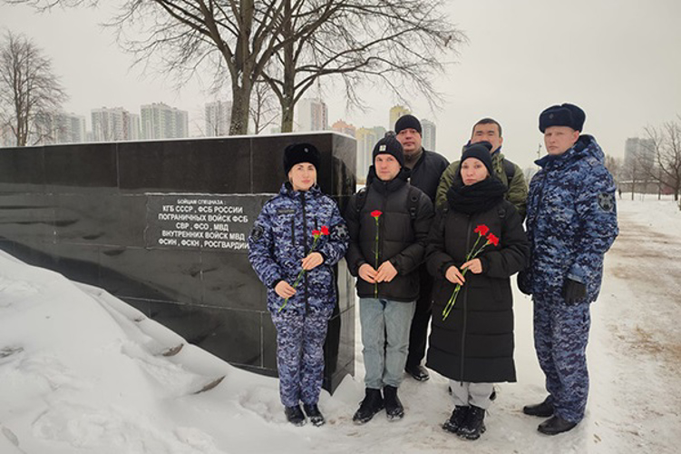 В Петербурге и Ленобласти представители вневедомственной охраны Росгвардии почтили память воинов-интернационалистов