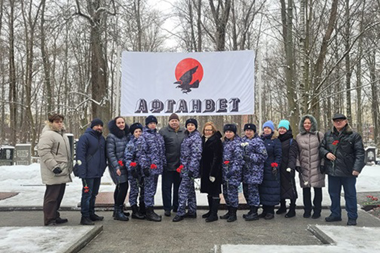 В Петербурге и Ленобласти представители вневедомственной охраны Росгвардии почтили память воинов-интернационалистов