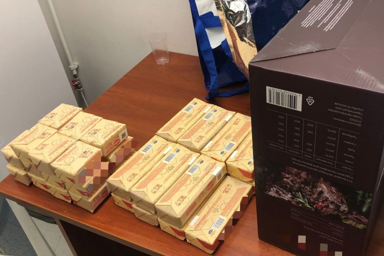 В Приморском районе наряд вневедомственной охраны задержал посетительницу магазина, похитившую почти 10 килограммов масла