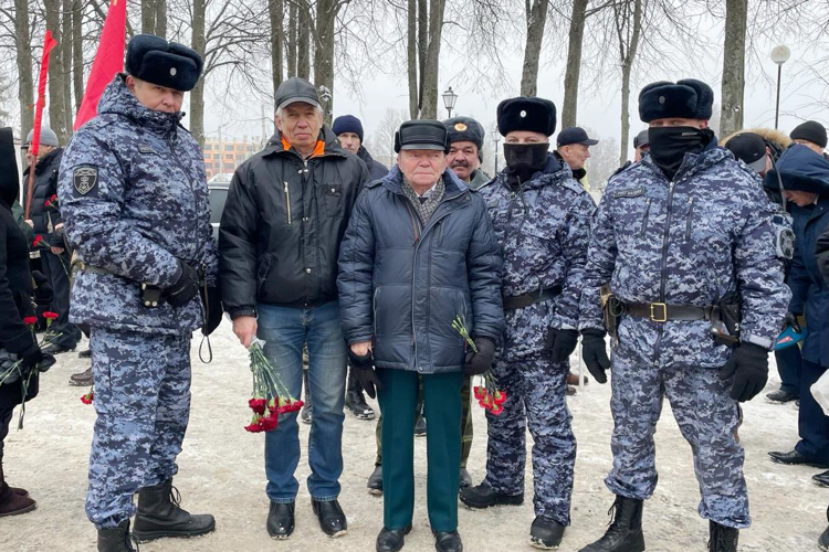 В Петербурге и Ленобласти представители вневедомственной охраны Росгвардии почтили память воинов-интернационалистов
