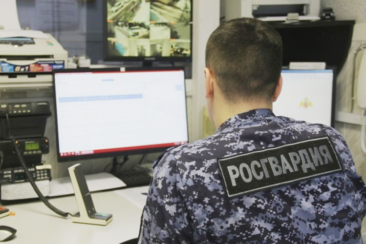 В Приморском районе наряд Росгвардии задержал рецидивиста, похитившего товары из магазина и нанесшего побои персоналу