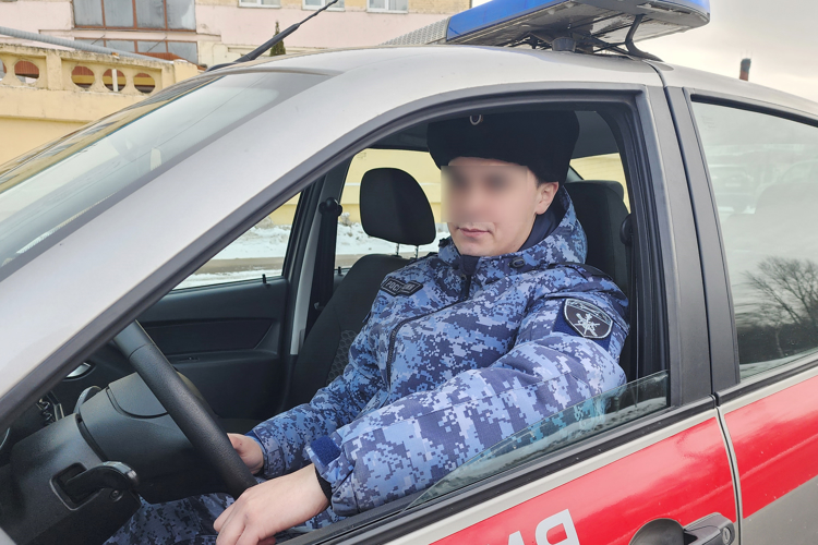 В Санкт-Петербурге военнослужащий ГУ Росгвардии задержал нетрезвого водителя автомобиля, совершавшего опасные манёвры