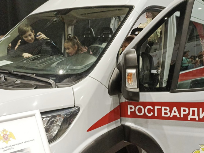 Сотрудники подразделений ГУ Росгвардии приняли участие в патриотическом фестивале "Русские меняют мир"