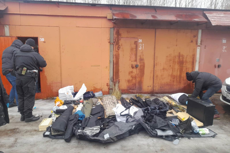 В Санкт-Петербурге взрывотехники ОМОН Росгвардии обследовали боеприпасы, обнаруженные у подозреваемого в покушении на убийство