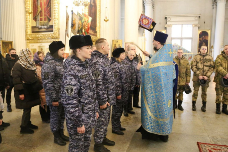 Сотрудники вневедомственной охраны Адмиралтейского района приняли участие в молебне