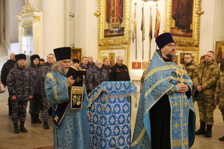 Сотрудники вневедомственной охраны Адмиралтейского района приняли участие в молебне