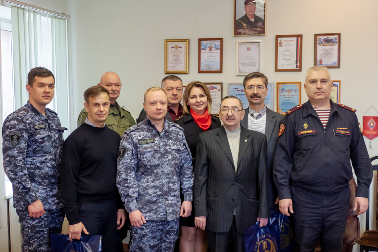 Сотрудники вневедомственной охраны поздравили ветеранов службы с Днём защитника Отечества
