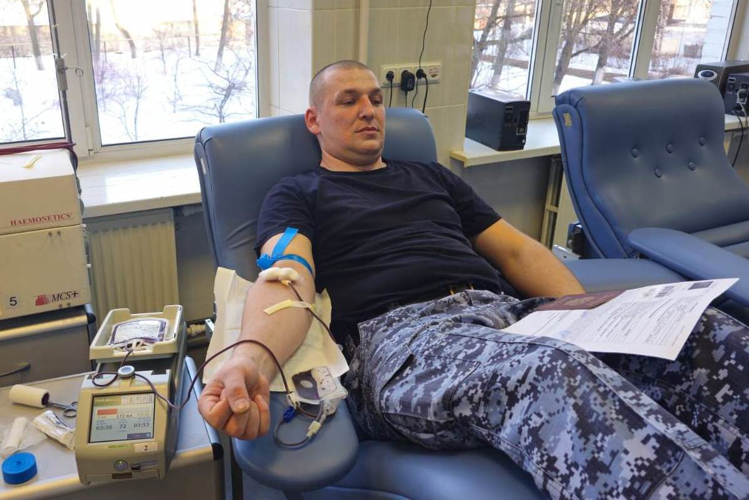 В Петербурге сотрудники Росгвардии сдали кровь для пациентов городских больниц
