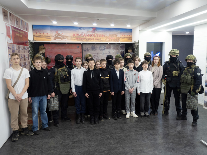 Петербургские школьники побывали в гостях у ОМОН "Бастион" Росгвардии