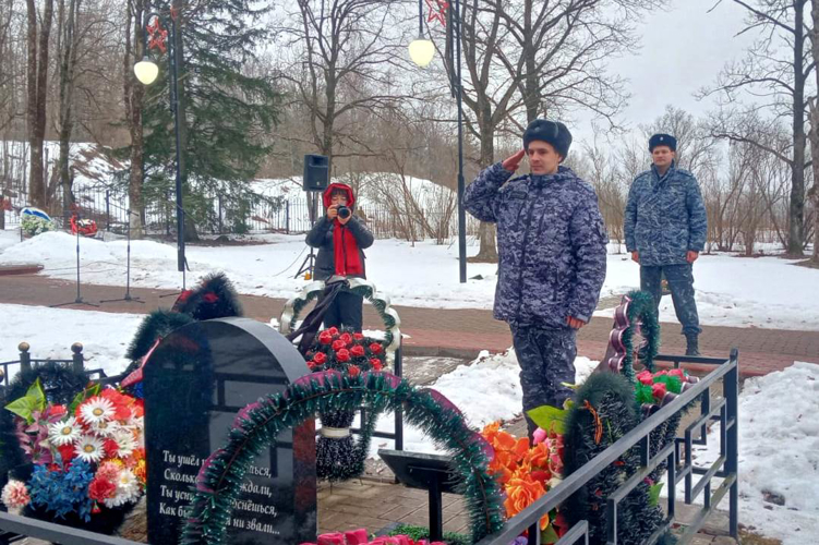 В Ленинградской области сотрудники Росгвардии почтили память погибших героев-десантников