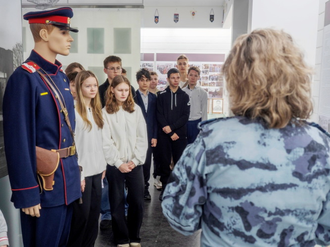 Петербургские школьники побывали в гостях у ОМОН "Бастион" Росгвардии