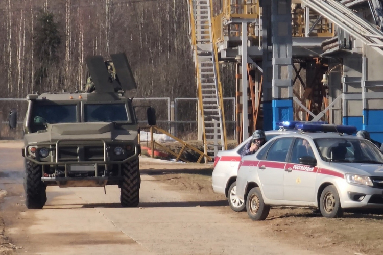 В Ленинградской области сотрудники Росгвардии провели тактико-специальные занятия по нейтрализации вооруженных преступников