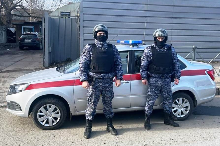 В Калининском районе сотрудники Росгвардии оперативно разыскали потерявшегося ребёнка