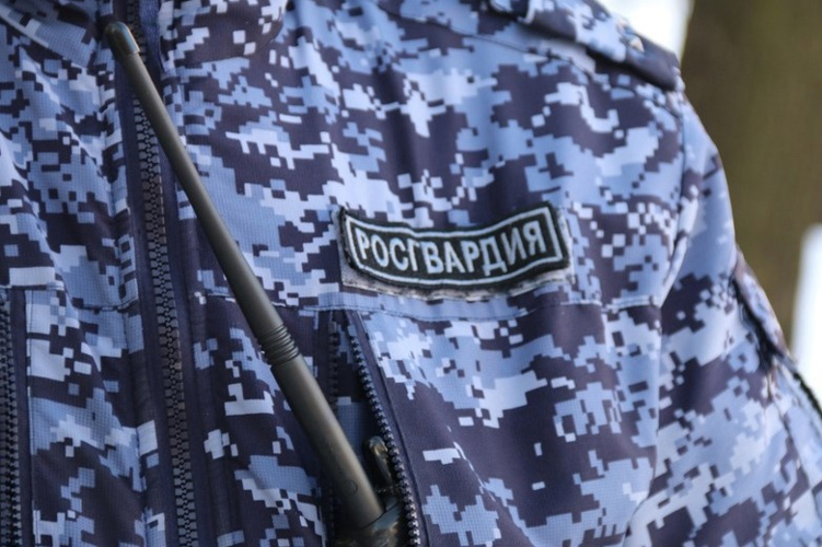 В Выборге сотрудник Росгвардии задержал рецидивиста, пытавшегося скрыться из магазина с похищенными товарами