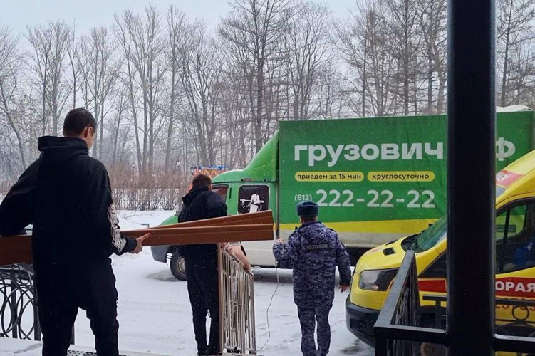 В Санкт-Петербурге сотрудники Росгвардии оказали помощь детскому хоспису