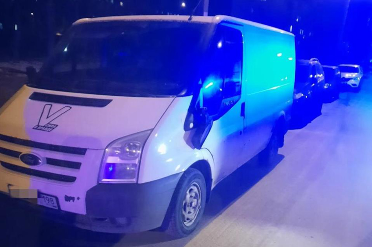 В Красносельском районе сотрудники Росгвардии задержали хулиганов, повредивших четыре иномарки