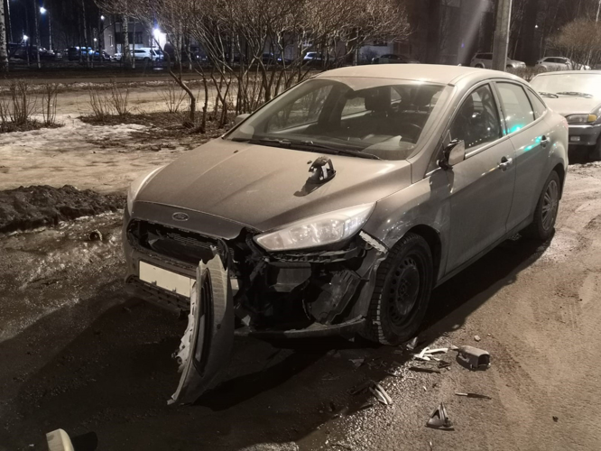 В Приморском районе сотрудники вневедомственной охраны задержали нетрезвого таксиста, пытавшегося скрыться с места ДТП