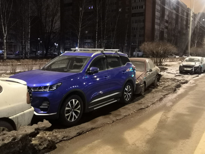 В Приморском районе сотрудники вневедомственной охраны задержали нетрезвого таксиста, пытавшегося скрыться с места ДТП
