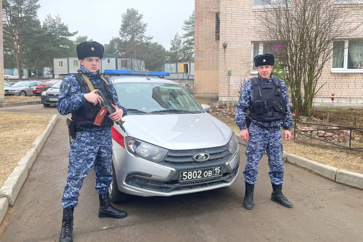 В Курортном районе сотрудники Росгвардии обнаружили разыскиваемую иномарку