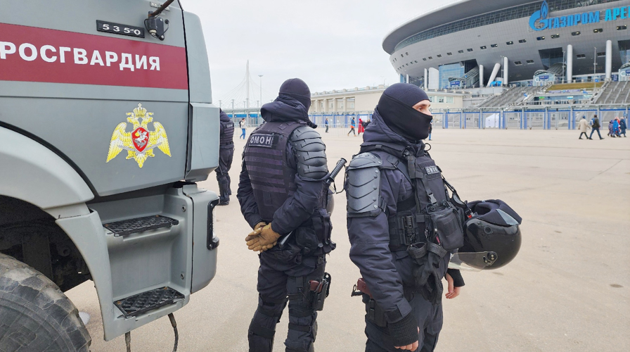 В Санкт-Петербурге сотрудники ГУ Росгвардии обеспечили правопорядок при проведении футбольного матча "Зенит" - "Спартак"