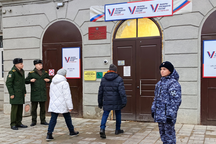 Ежедневно более 1,8 тысяч росгвардейцев обеспечивали правопорядок в Санкт-Петербурге и Ленинградской области во время выборов Президента России