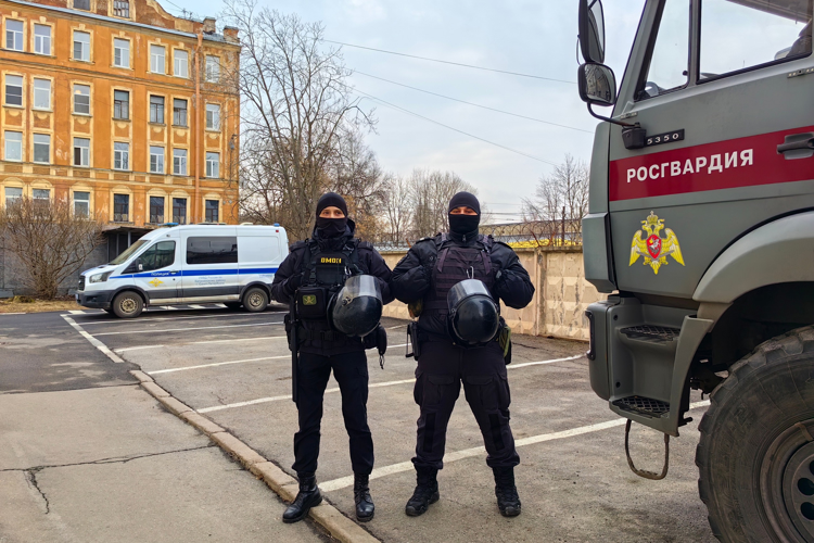 Ежедневно более 1,8 тысяч росгвардейцев обеспечивали правопорядок в Санкт-Петербурге и Ленинградской области во время выборов Президента России