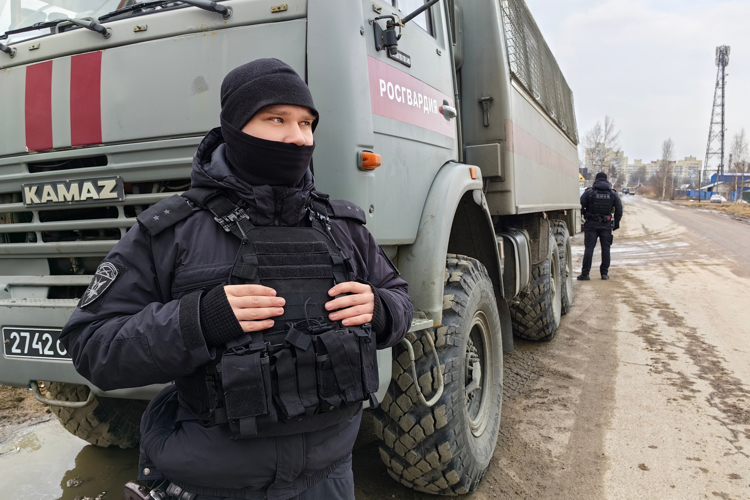 Ежедневно более 1,8 тысяч росгвардейцев обеспечивали правопорядок в Санкт-Петербурге и Ленинградской области во время выборов Президента России