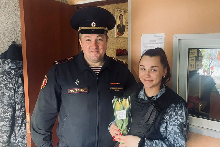 Сотрудники Рогсвардии поздравили коллег-женщин с Международным женским днём