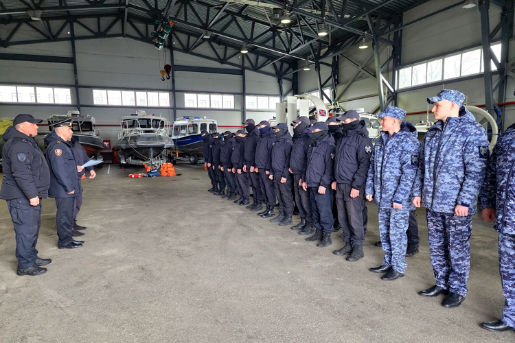 В Санкт-Петербурге прошел строевой смотр сил и средств Росгвардии, обеспечивающих правопорядок на водных объектах