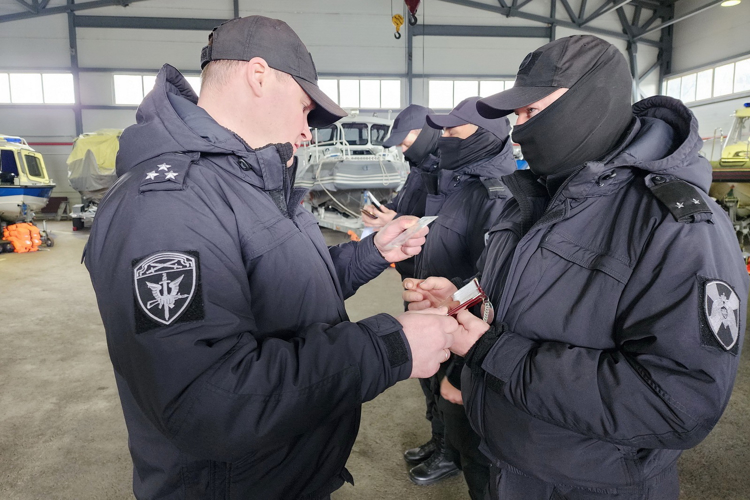 В Санкт-Петербурге прошел строевой смотр сил и средств Росгвардии, обеспечивающих правопорядок на водных объектах