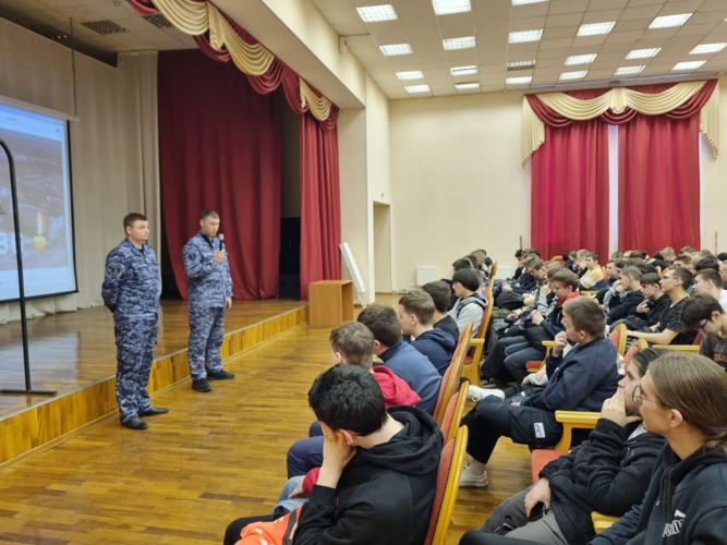 Сотрудники Росгвардии провели урок мужества, посвященный Международному дню памяти жертв радиационных аварий и катастроф