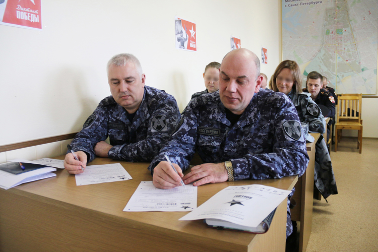 Сотрудники и военнослужащие ГУ Росгвардии приняли участие в акции «Диктант Победы»