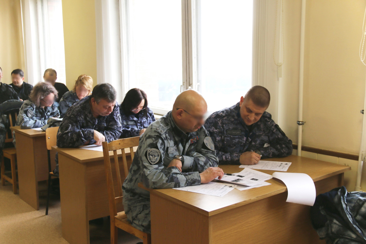 Сотрудники и военнослужащие ГУ Росгвардии приняли участие в акции «Диктант Победы»