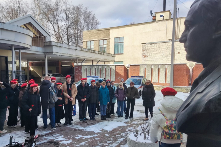 В Выборгском районе сотрудники Росгвардии провели встречу с воспитанниками кадетских классов