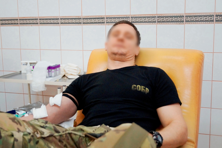 Сотрудники спецподразделения ГУ Росгвардии сдали кровь для пациентов медицинского учреждения