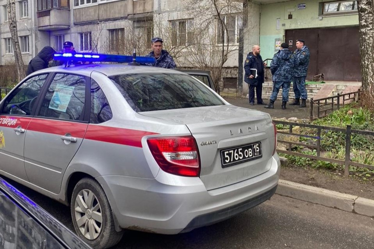 В Выборгском районе сотрудники Росгвардии задержали петербуржца, который по сообщению, угрожал предметом, похожим на оружие