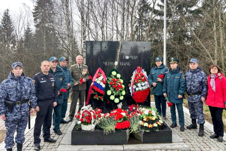 Во Всеволожске сотрудники Росгвардии приняли участие в акции, посвященной 38-й годовщине техногенной катастрофы на Чернобыльской АЭС