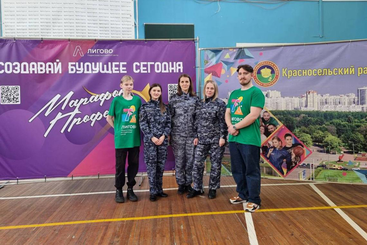 Сотрудники Росгвардии рассказали молодёжи Красносельского района Петербурга о своей профессии