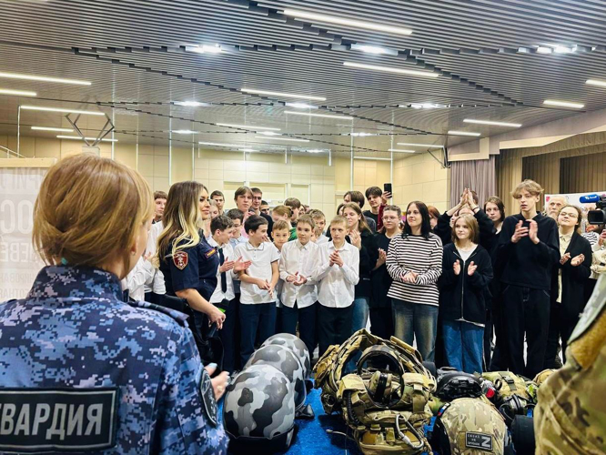В Сестрорецке сотрудники Росгвардии приняли участие в ежегодном антинаркотическом месячнике