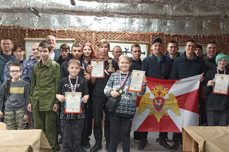 В Красносельском районе сотрудники Росгвардии обеспечили судейство на школьных соревнованиях по стрелковому многоборью