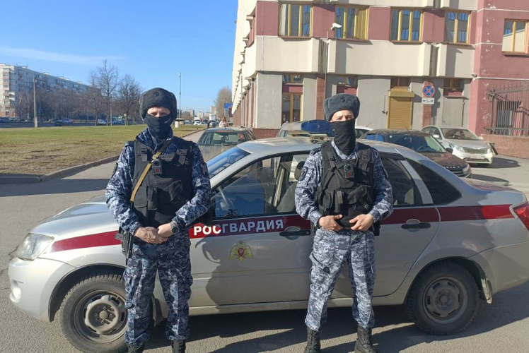 В Красногвардейском районе сотрудники Росгвардии разыскали и вернули матери потерявшегося 4-летнего сына