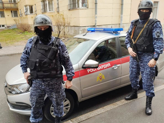 В Петроградском районе наряд вневедомственной охраны обнаружил разыскиваемого школьника, ушедшего из дома