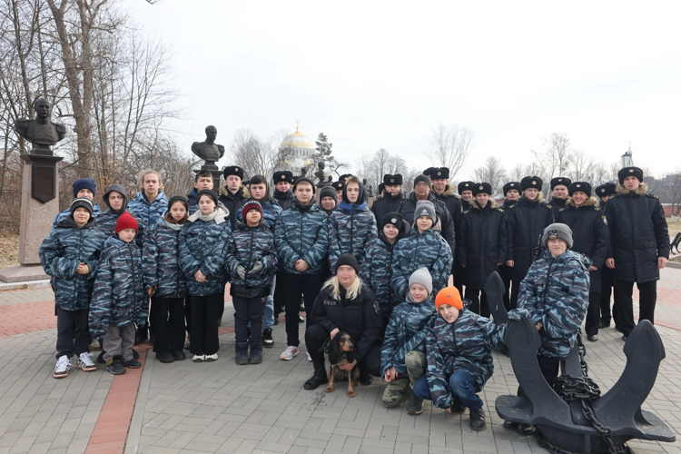 Cотрудники транспортного ОМОН «Балтика» Росгвардии провели встречу с воспитанниками военно-патриотического клуба и курсантами