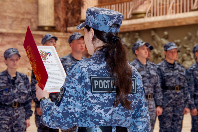 Сотрудники вневедомственной охраны торжественно приняли присягу в Российском этнографическом музее