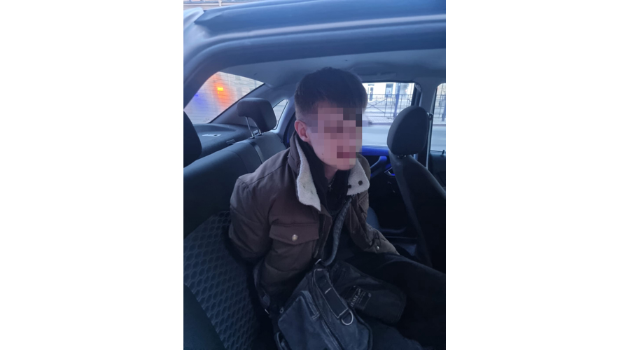 В Центральном районе наряд Росгвардии задержал хулиганов, разбивших стекло здания на Лиговском проспекте