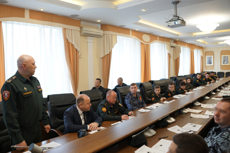 В Санкт-Петербурге росгвардейцы разных поколений прошли тестирование «Диктанта Победы»