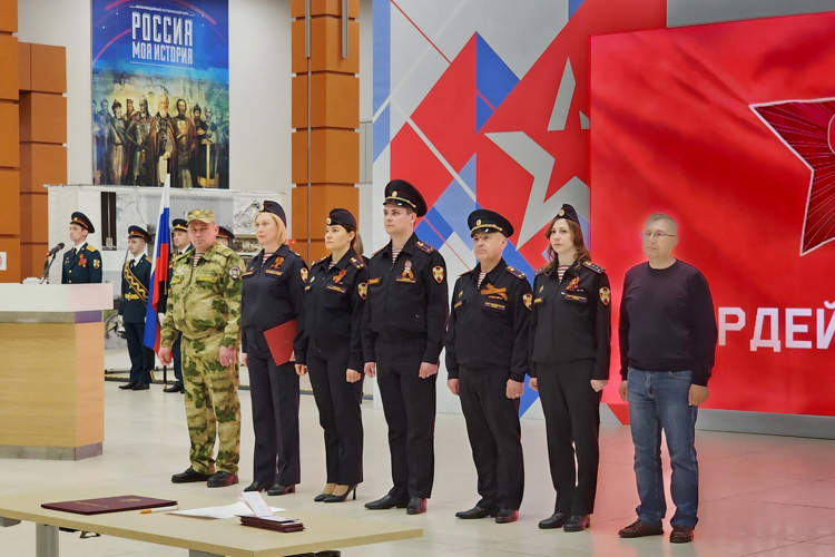 В Санкт-Петербурге сотрудники ГУ Росгвардии приняли участие в торжественной церемонии принятия присяги кадетами Росгвардии