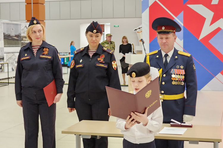 В Санкт-Петербурге сотрудники ГУ Росгвардии приняли участие в торжественной церемонии принятия присяги кадетами Росгвардии